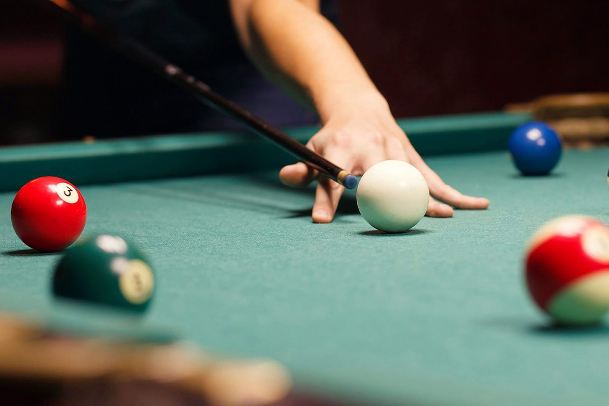 What is the Difference between Snooker and Pool? (Basics Explained)