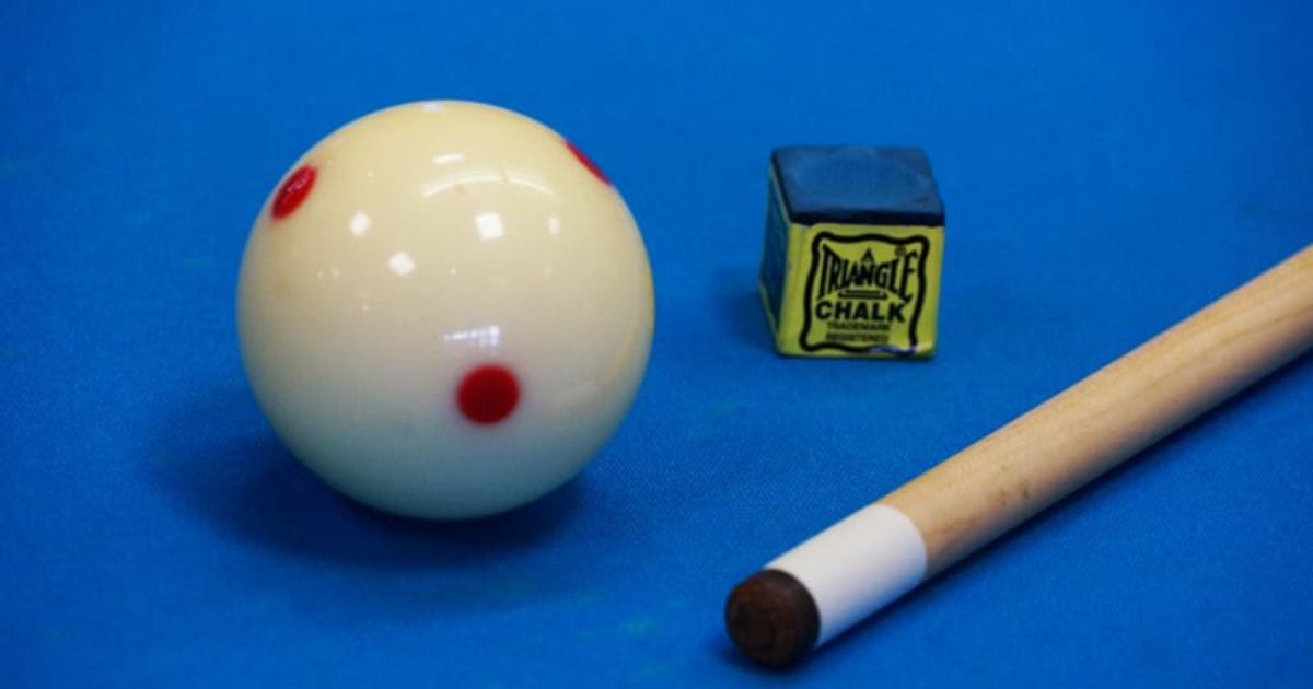 pool ball and cue