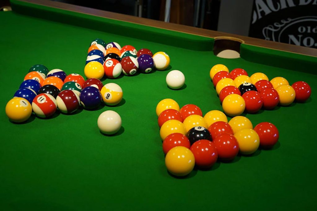 what is the difference between snooker and pool 1 1