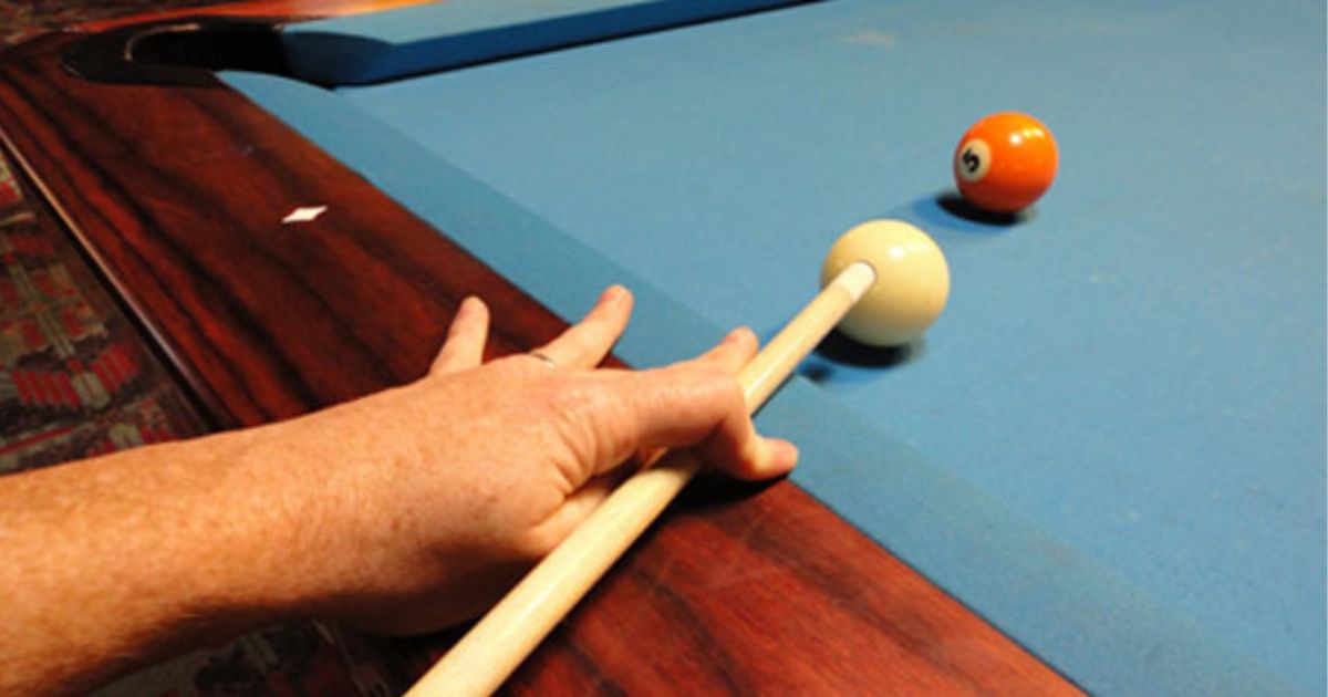 How to hold a pool stick properly? Hand position, Grip and Bridge